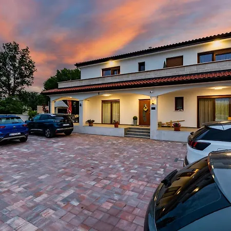 Mara By El-pi Tours * Malinska