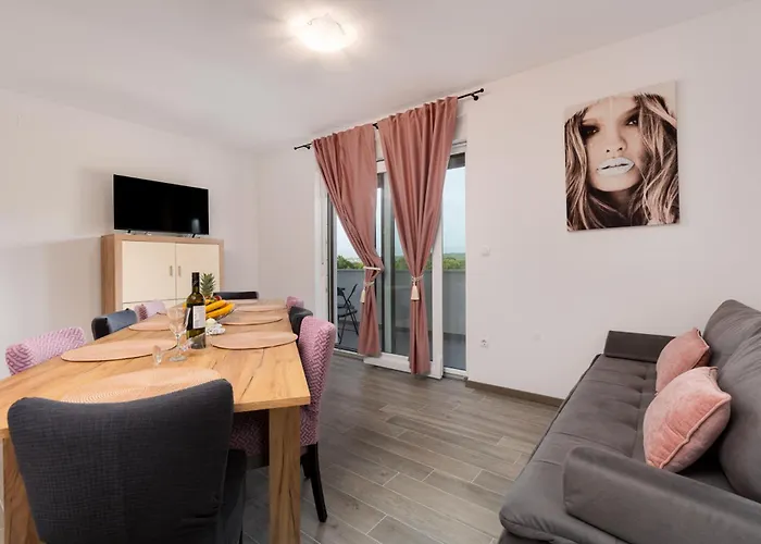 Mara By El-pi Tours * Malinska