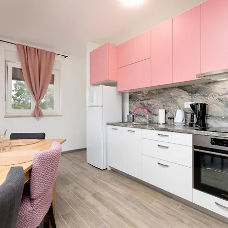 Mara By El-pi Tours * Malinska