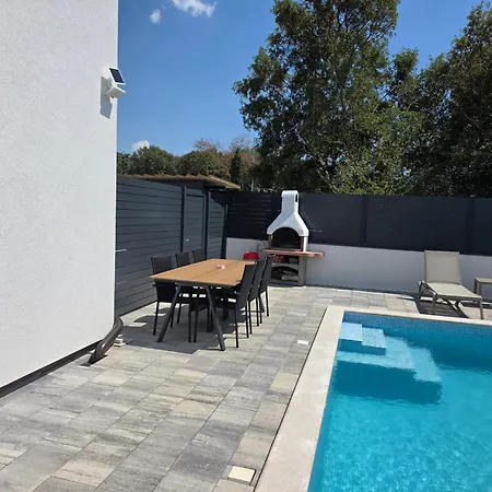 Mara By El-pi Tours Malinska