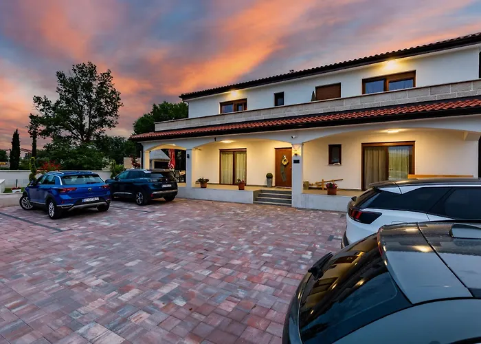 Mara By El-pi Tours * Malinska