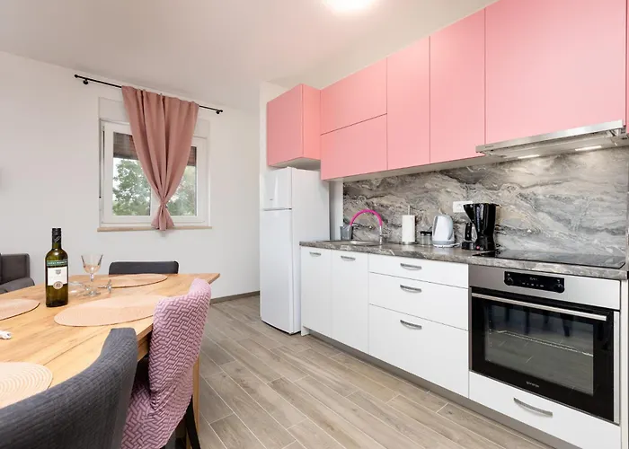 Mara By El-pi Tours * Malinska